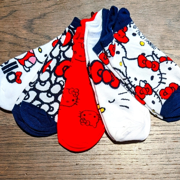 5 pairs Hello Kitty Sanrio Classic Red White Blue No Show Socks - Picture 1 of 1
